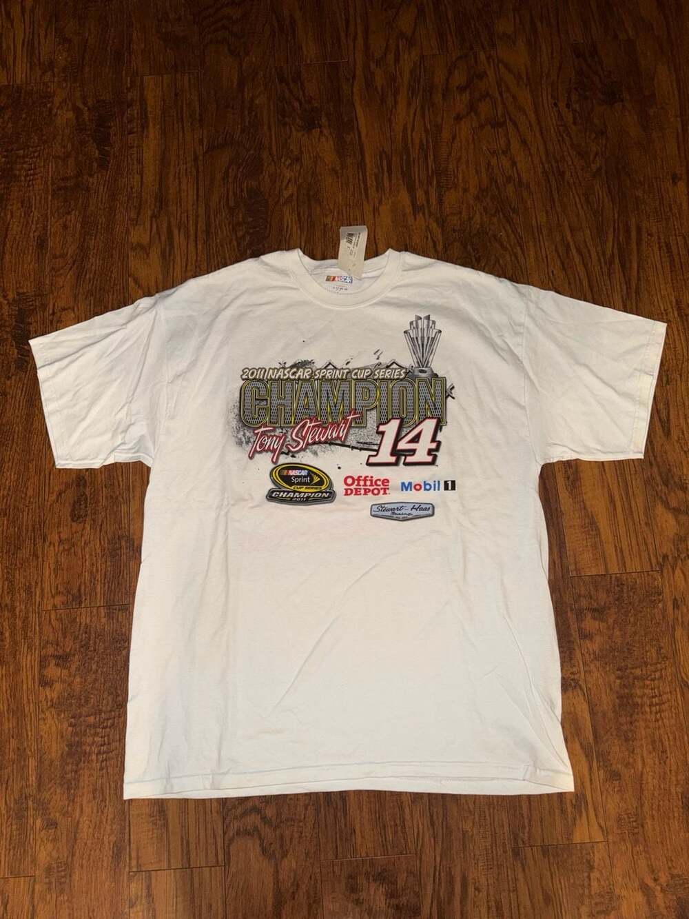NASCAR Tony Stewart 2011 Sprint Cup Series Champion T-Shirt Size XL